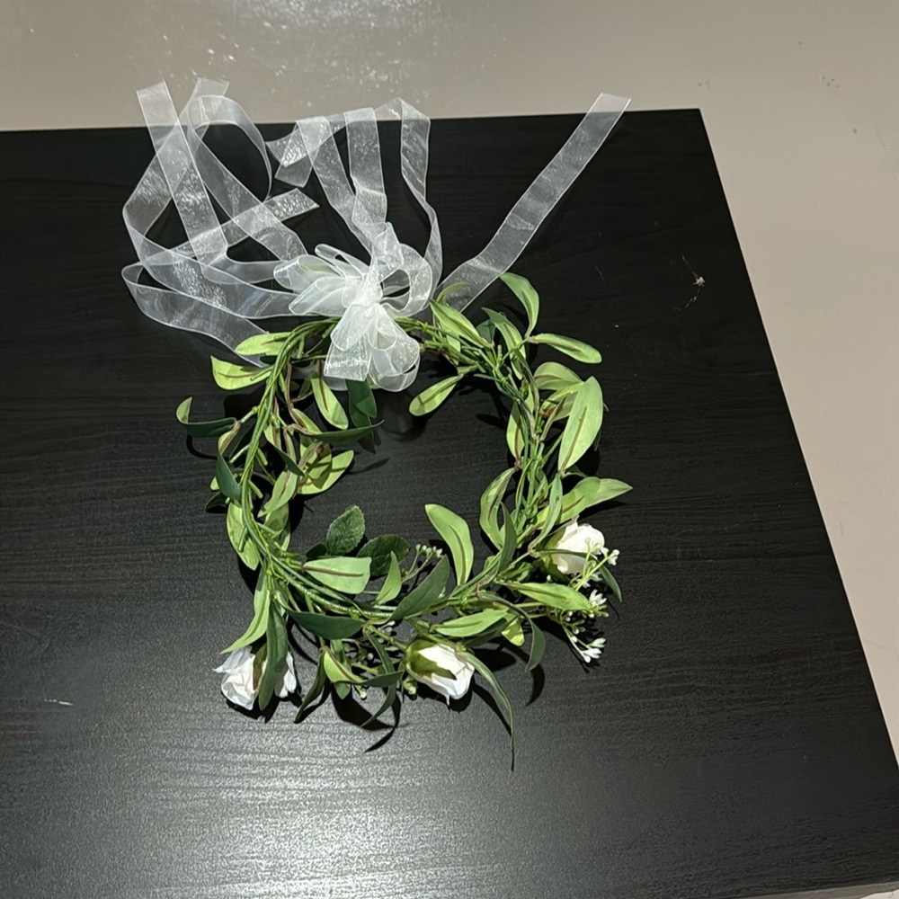 Bridal headpiece for a causal wedding or rehearsal
